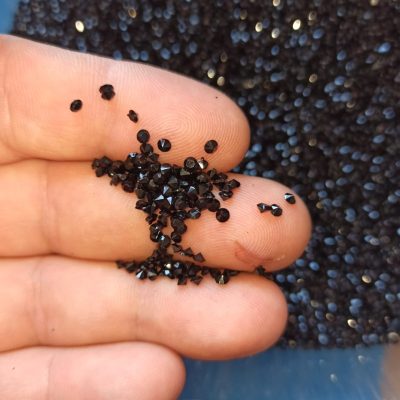 strass cónicas negro
