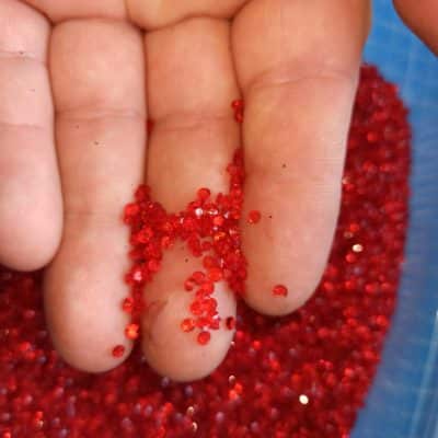 strass cónicas rojo
