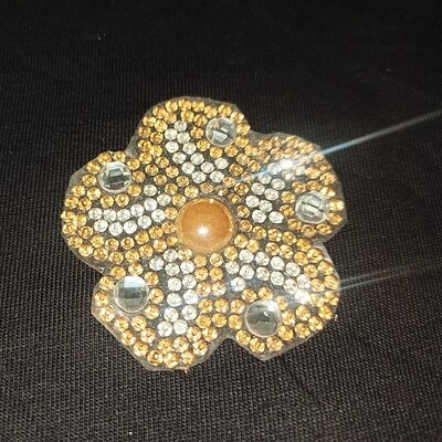 aplicacion strass pequeña flor