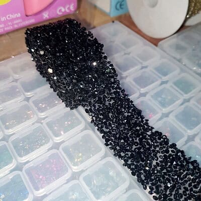 cinta strass conicas negro