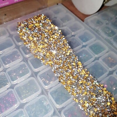 cinta strass conicas dorado
