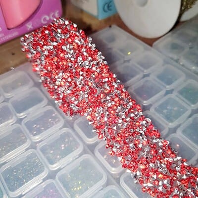Cinta strass conicas rojo