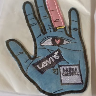 parche-bordado-levis-mano-laura-cuadros
