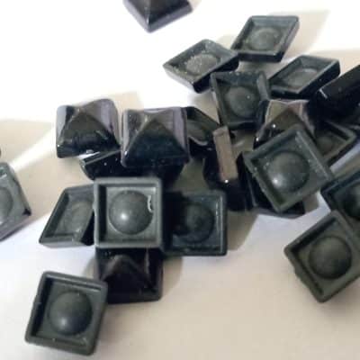 remache-cuadrado-negro