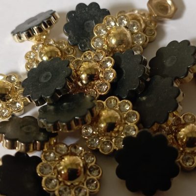 remaches-flor-dorado-grande