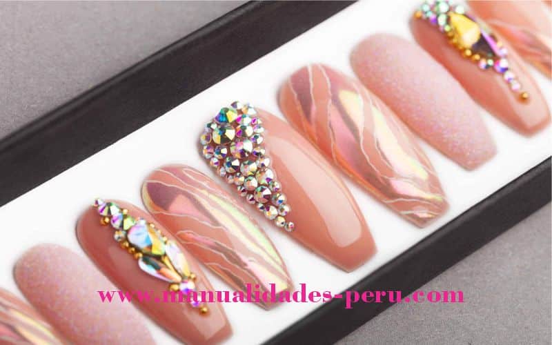 unas_decoradas_strass