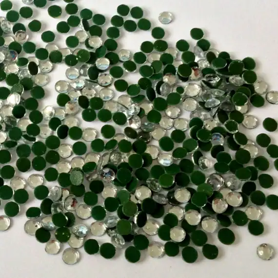 pedreria-strass-vidrio-4-facetas-manualidades-peru.webp 